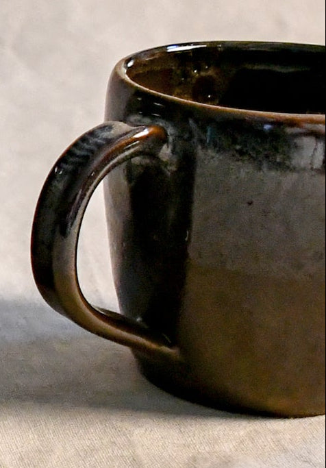 Handmade ceramic mug by Leigh Art featuring Espuela glaze with one-of-a-kind earth-tone movement and wheel-thrown craftsmanship.